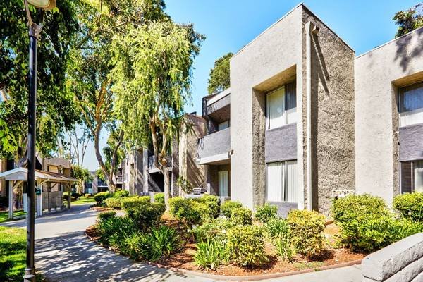 $3,305 for a 3BR 1100ft² Unit with a Basketball Court and Pet-Friendly Community (1415 N. San Gabriel Blvd, Rosemead, CA)