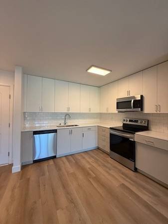 $3,721 / 1br - 831ft² - 1 Bedroom with Swimming Pools, Duffy Boat Access, Pet Friendly (Marina del Rey)
