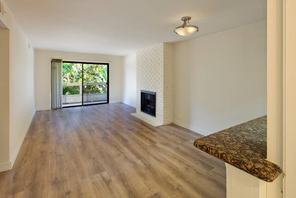 $4,320 / 2br - Seeking to secure a 2 bed 2 bath for summer/fall? Pre-leasing is available (Westwood 90024/UCLA, Brentwood, West LA, Beverly Hills)