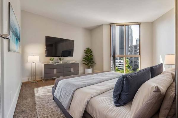 $1,660 / 1br - 800ft² - Featuring a Fitness Center, 24-Hour Lobby Attendants, and a Recreation Room (123 S. Figueroa St, Los Angeles, CA)