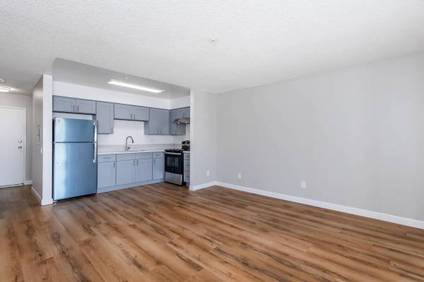 $1,649 / 1br - 570ft2 - 1BD 1BA, Elevator Access, Pet Friendly (2701 Randolph St, Huntington Park, CA)