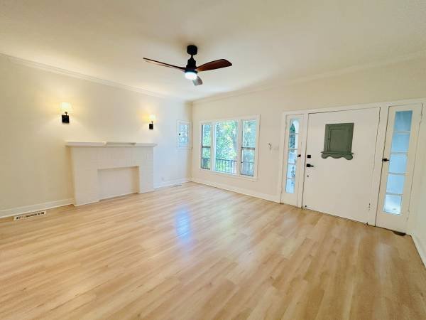 $4,195 / 4br - Excellent Four Bedroom Two Bathroom With In-Unit Laundry (East Hollywood)