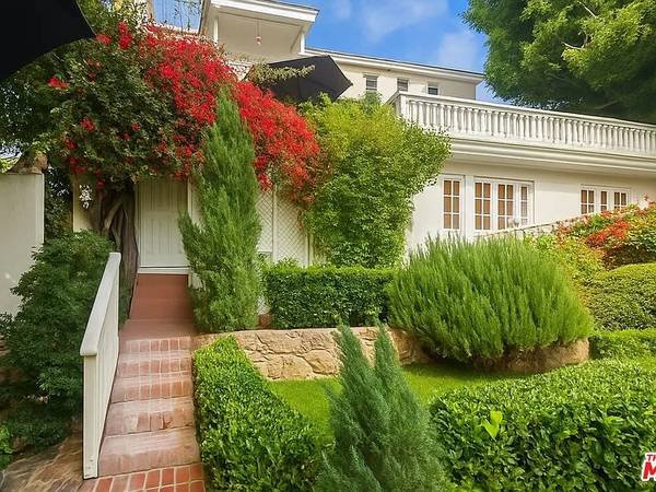 $710 / 1br - 1000ft2 - Modern 1BR Home Modern interior 2-bedroom near the way (Los Angeles)