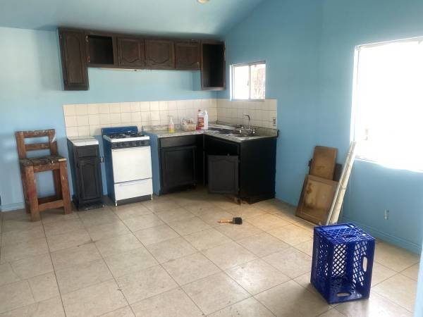 $2,150 / 2br - House 2BR yard parking Gated (South Los Angeles)