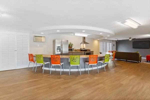 $2,500 / 2br - 1140ft2 - Comfortable living. Conveniently located, spacious 2 bed 1.5 bath! (Pomona)