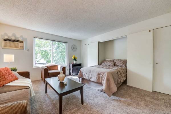 $2,095 / 1br - 611ft2 - Bright and beautiful 1 bed / 1 bath! Don't wait to call us home! (Tarzana - The Newporter)