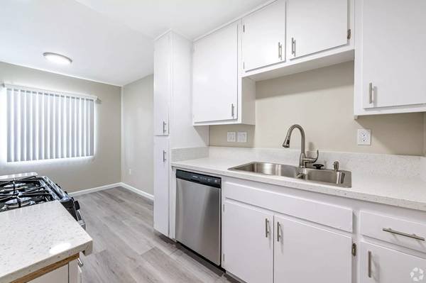 $2,425 / 2br - 1000ft2 - Gorgeous 1000 sq ft 2 bed / 1 bath - Prime location in Rowland Heights (Rowland Heights)