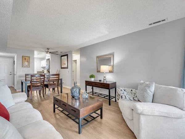 $2,400 / 3br - 1136ft2 - 3/BD, Walk-In Closets in Selected Units, Heating (38300 30th Street East , Palmdale, CA)