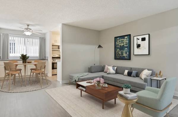 $1,800 / 500ft2 - Studio with Sauna, Patio/Balcony, and Fitness Center (1340 N Poinsettia Pl, Los Angeles, CA)