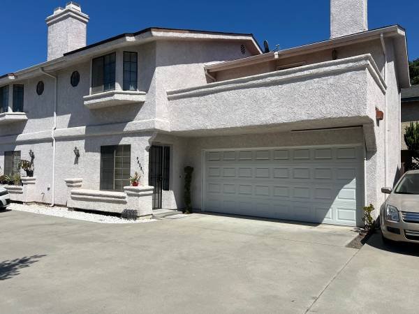 $3,000 / 3br - 1500ft2 - Townhouse for Lease in Bellflower. Large 3-Bedroom (Bellflower)