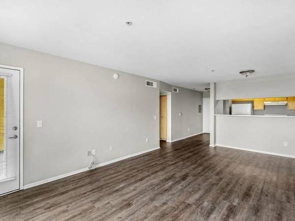 $1,632 / 2br - 900ft2 - Senior 55+ Living! 2-Bedroom Retreat in Central LA Must-See Amenities