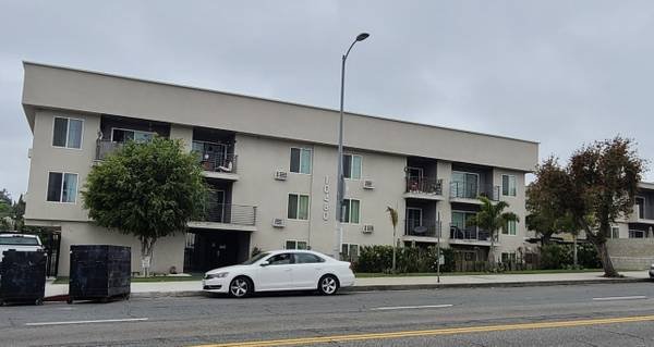 $1,795 / 1br - 668ft2 - 1-Bedroom, Gated, Pool, Controlled Access, Gym, in a Nice Area of Palms (LOS ANGELES)