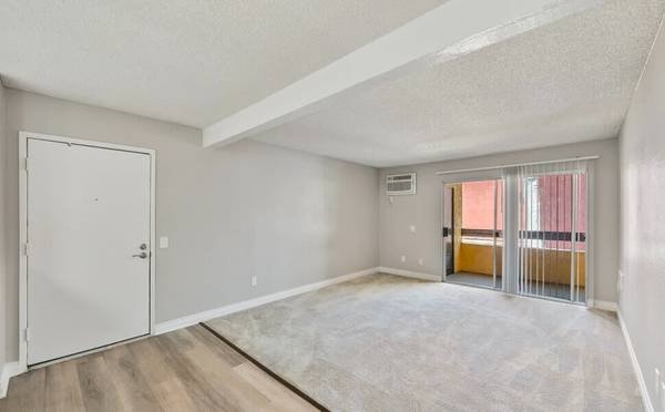 $2,030 / 1br - 751ft2 - Fireplace, Laundry Facilities, 1 Bedroom 1 Bathroom