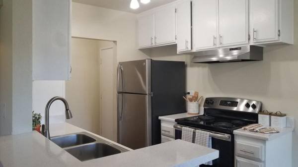 $2,760 / 2br - 953ft2 - Controlled Access Community, Patio or Balcony, Kitchen Pantry (Western San Gabriel Valley)