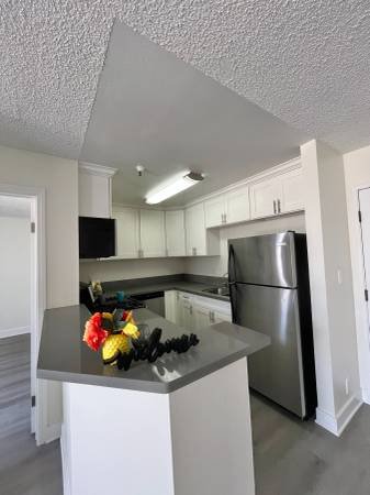 $2,379 / 2br - 950ft2 - Upper Level Bright 2 Bed 2 Bath in NoHo! Come Tour! (North Hollywood)