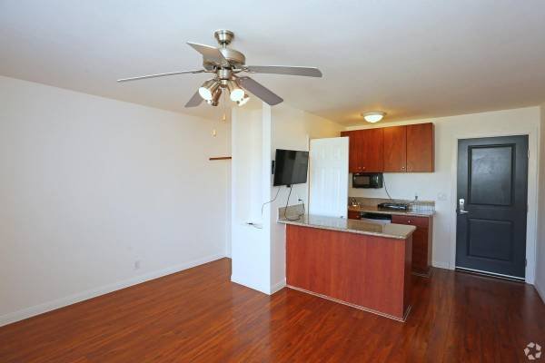 $1,340 / 219ft2 - Bright Jr Studio With Kitchenette (Hollywood)