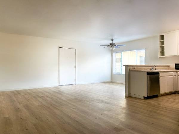 $2,595 / 2br - 894ft2 - Lounge in Our Charming Courtyards at Terra Vista! (Reseda)