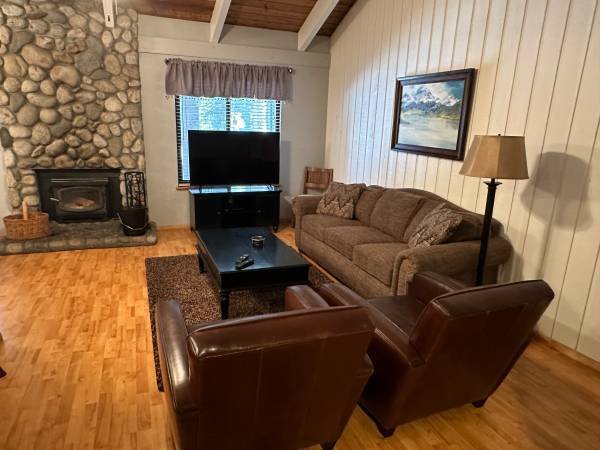 Christmas in Mammoth, 1 Bedroom + Loft, 2 Bath / Condo Sleeps 6 (Mammoth Lakes)