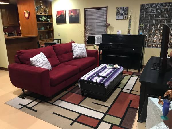 $2,750 / 1br - 650ft2 - One Bedroom Apartment, Just One Block from the Beach (Long Beach)