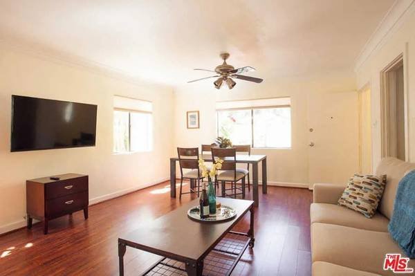 $2,250 / 2br - Townhouse Style Unit for Rent (Los Angeles, CA)