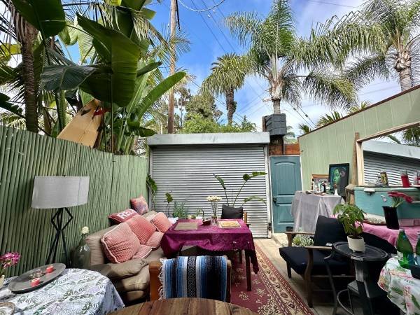 $3,250 / 1br - 900ft2 - Awesome Venice Beach 1 Bed 1 Bath Apartment with Sunny Zen Patio and Balcony (Venice)