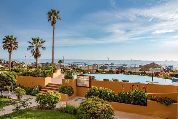 $225 / 2br - Oceanfront Condo in Downtown Rosarito (Rosarito BC)