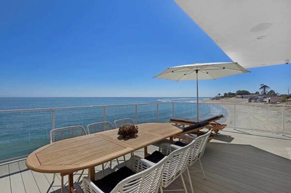 $285 / 2br - 1597ft2 - 2 Bedroom, 2 Bath Malibu Beach Home Available Dec 10-30 and June 10-27 (Malibu Beach)