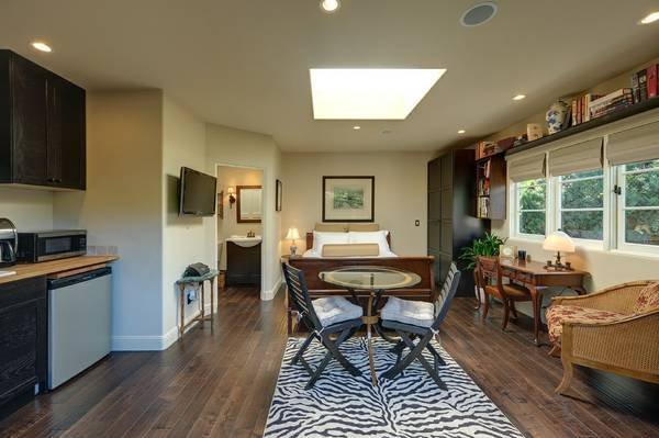 $2,800 - 425 sq ft - $800 Per Week or $2800 Per Month. Cute West Hollywood Guest Cottage (West Hollywood)
