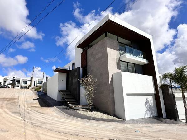 4 Bedroom - Luxury House For Sale in Playas de Rosarito $540,000 USD (Playas de Rosarito)