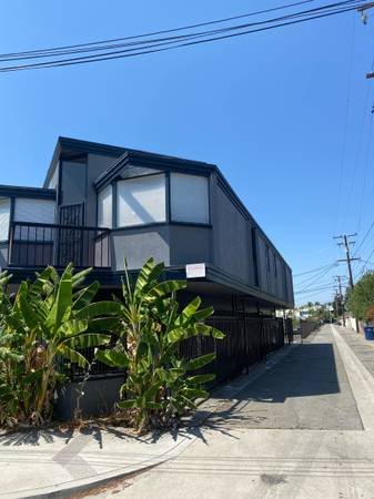 For Sale: 3-Bedroom House in San Diego, 1800 sq ft, $850,000 with Garage and Garden