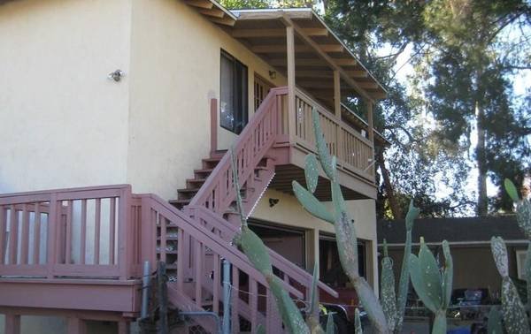$2,600 / 2br - 1000ft2 - SPACIOUS 2 BEDROOM, 1 BATH UNIT (TARZANA)