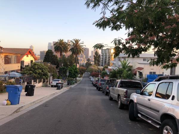 For Rent: 2-Bedroom Apartment in Los Angeles at $2,500, 850 sqft, Pet-Friendly