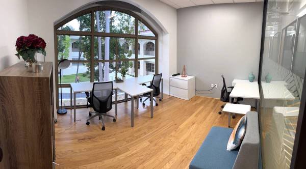 Office Space for Rent in Manhattan, 1200 sqft, $4500/month, 1-year lease, prime location