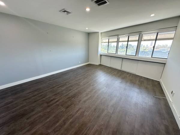 $1,050 / 315ft2 - Office Space with city view (Beverly Hills)
