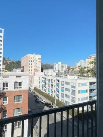 $1,500 / 3br - En-suite Room with a View of the Hollywood Sign! (Los Angeles)