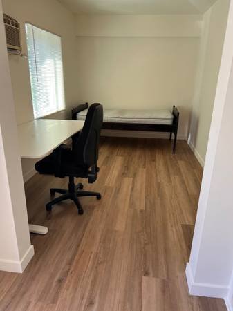 $965 for 100 sq ft - Private Room with a Shared Bathroom (Pasadena)