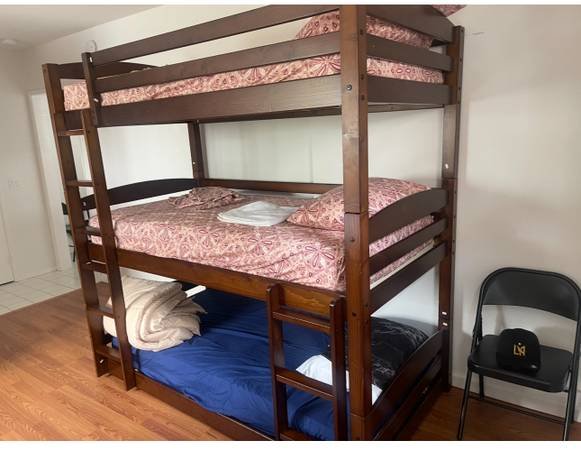 $750 for a 3-bedroom - Bunk Beds in a Females-Only Room (Santa Monica)