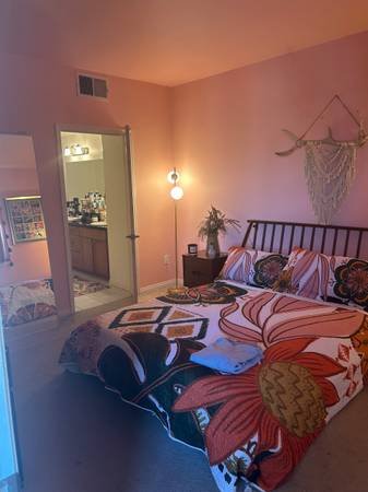 $1,500 Primary Furnished Bedroom Available December through April-Flexible Dates (Lincoln Heights)