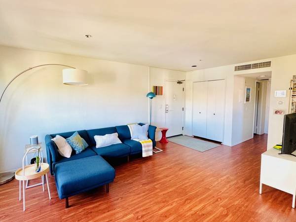 $2,600 / 1br - Sublet (December 9 - January 2) Minutes from UCLA Campus (Westwood Village)