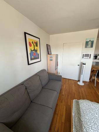 Sublet: 1-Bedroom Apartment in Downtown Toronto for $1,800/Month, 600 sqft, 6-Month Lease