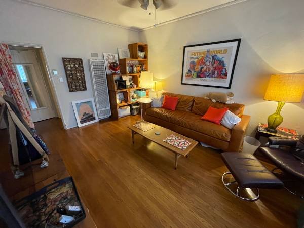 $2,185 / 1br - 700ft2 - Adorable 1BR/1BA in Quiet Building (Los Feliz)