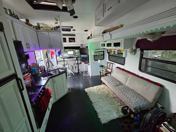 Sublet Available: 2-Bedroom Apartment in Downtown Toronto for $2,800/month