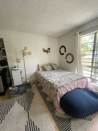 $2,000 / 500ft2 - Furnished Studio with Parking in Palms or Culver City (Los Angeles)