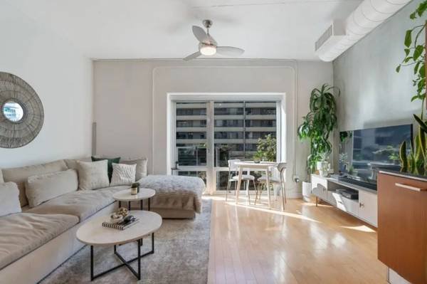 $2,400 / 1br - 695ft2 - $2400 for 660sq ft, Vibrant South Park District 1bd/1bth in Downtown LA (Los Angeles)