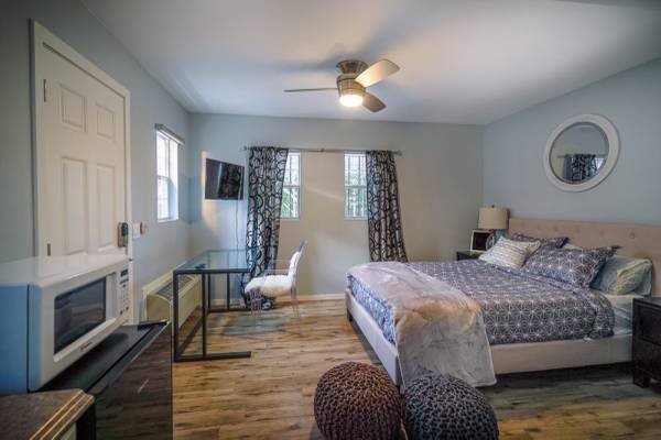 $2,250 / 250ft2 - Furnished Studio @ Hollywood with Parking and In-Unit Laundry - $2,250 (Hollywood)