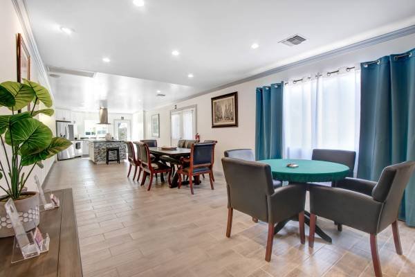 Loving and Experienced Caregivers Needed for Night Shifts at Valley RCFE (West Hills)