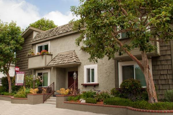 On-Site Part-Time Community Manager Position (Studio City)