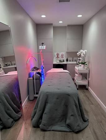 Room for Rent in Luxury Beverly Hills Skincare Studio (Beverly Hills)