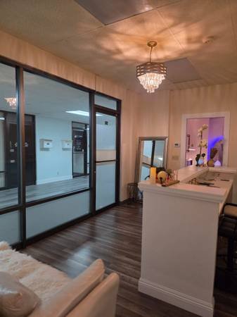 Beauty / Spa Room for Rent Granada Hills, $650 – $1000 Per Month (Granada Hills)