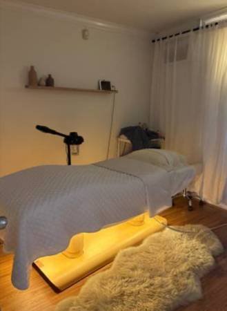 Salon Room Available for Esthetician, Massage Therapist, or Lash Tech in Manhattan Beach